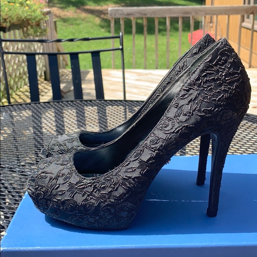 Simply Vera by Vera Wang Peep Toe Heels